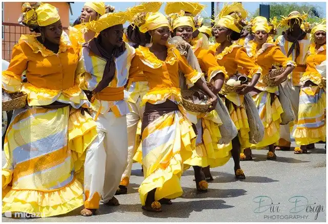 Seu est le festival annuel des récoltes à Curaçao qui a lieu le lundi de Pâques. Une procession colorée en costume traditionnel se déplace ensuite dans les rues d'Otrobanda, la partie ouest de Willemstad, en chantant et en dansant.