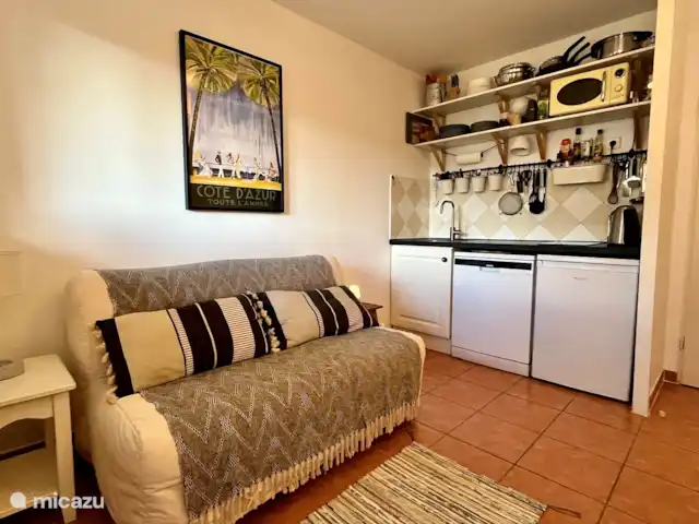 studio en Francia, Costa Azul, Les Issambres – Corniche de estudio Sala de estar con sofá cama y cocina