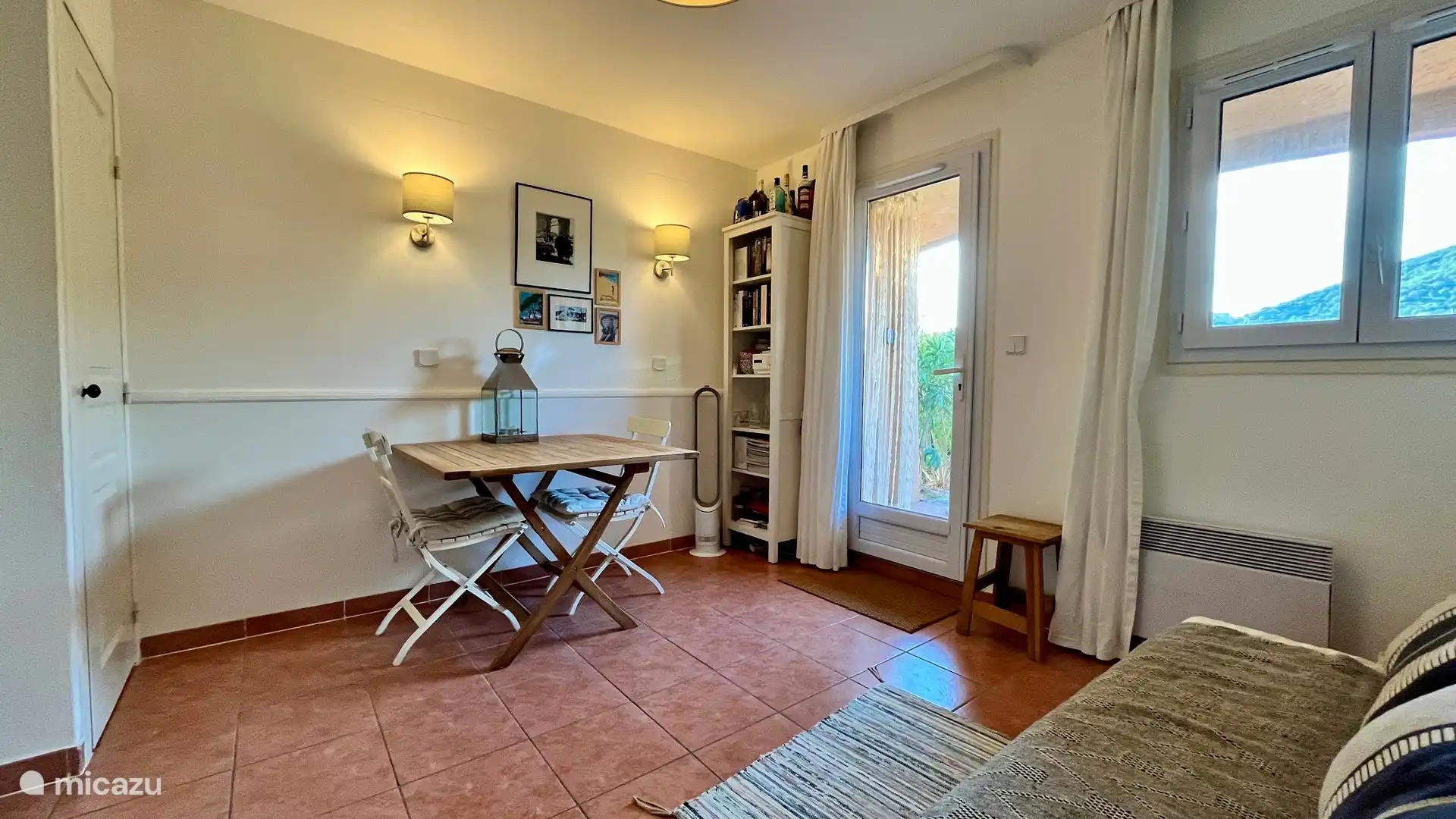 Wohnzimmer mit Esstisch