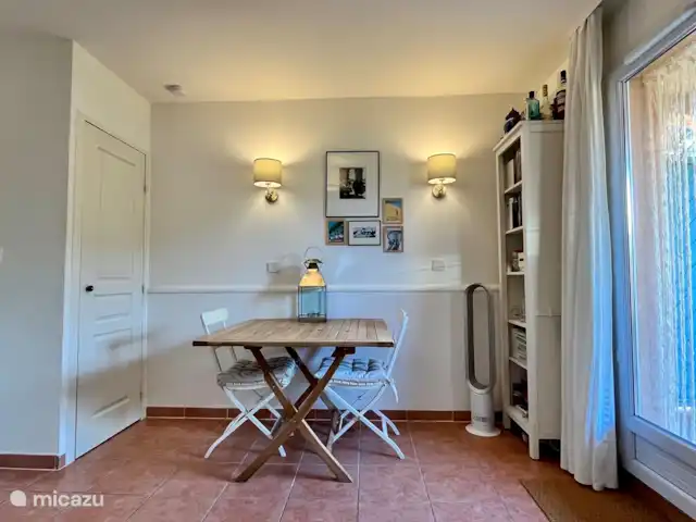 studio en Francia, Costa Azul, Les Issambres – Corniche de estudio Mesa de comedor vista desde el sofá