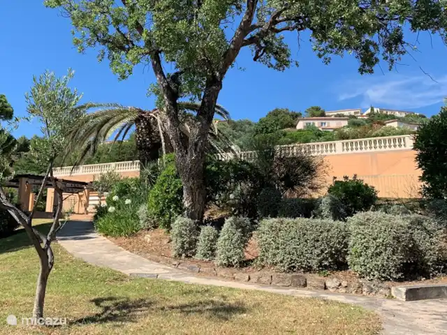 studio en Francia, Costa Azul, Les Issambres – Corniche de estudio ¡Piscina a la vista!
