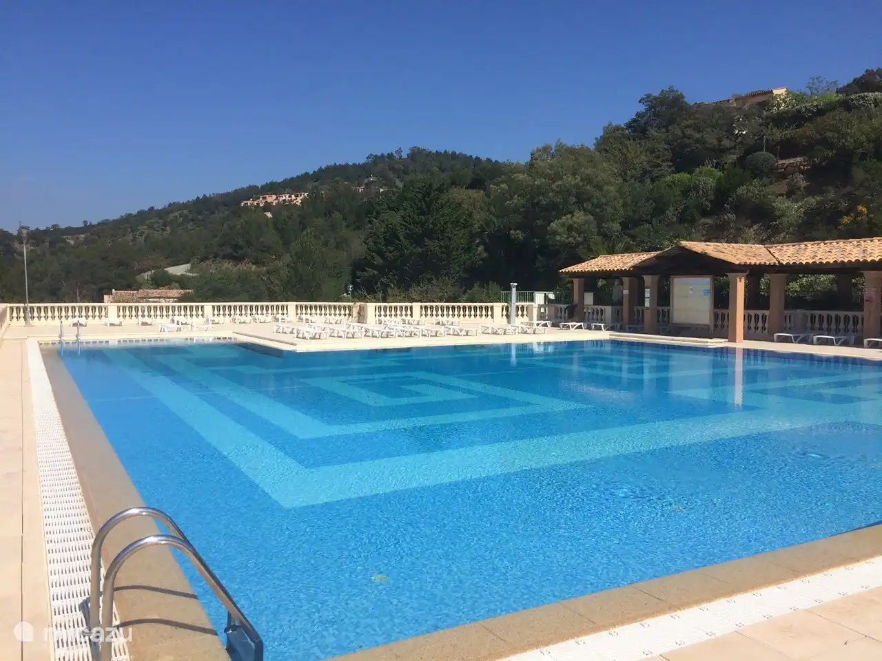 Fast der gesamte Pool im Blick!