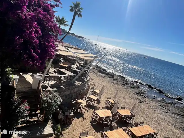 studio en Francia, Costa Azul, Les Issambres – Corniche de estudio La Crique en junio, mucho sol, mucho espacio.