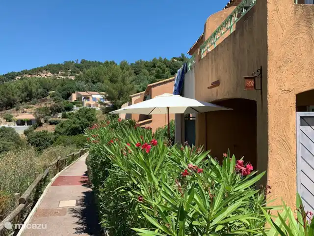 studio en Francia, Costa Azul, Les Issambres – Corniche de estudio El estudio ubicado en el sendero a lo largo de los apartamentos.