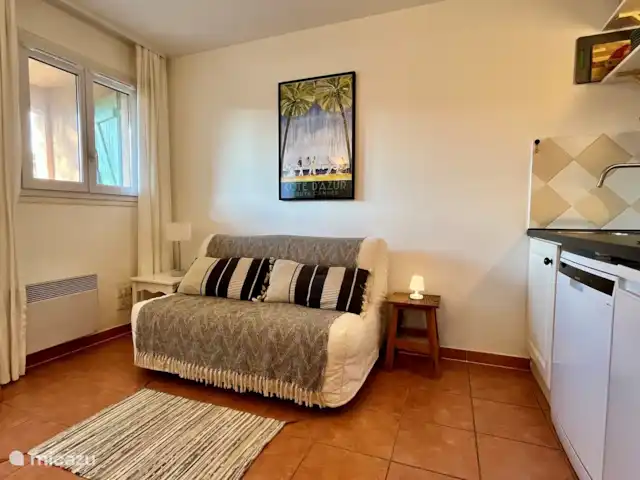 studio en Francia, Costa Azul, Les Issambres – Corniche de estudio Sala de estar con sofá cama y cocina