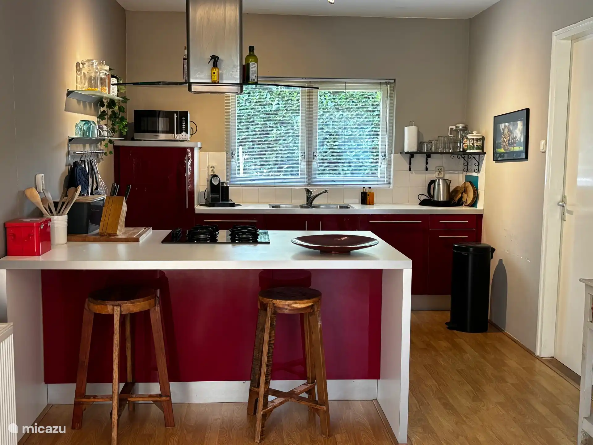 Keuken volledig ingericht.