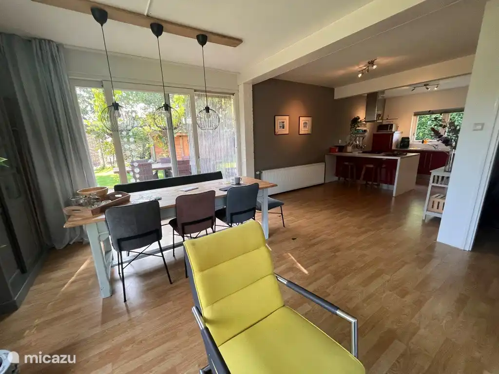 Praktische en gezellige interieur.