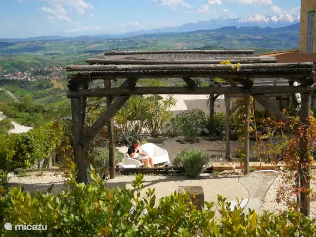 Villa Monte Calvo, Casa Vista Mare en Italia, Marche, Appignano - apartamento Garden Vista Mare con los Apeninos en la distancia