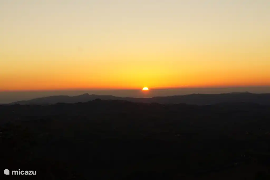 Lever du soleil depuis la mer Adriatique