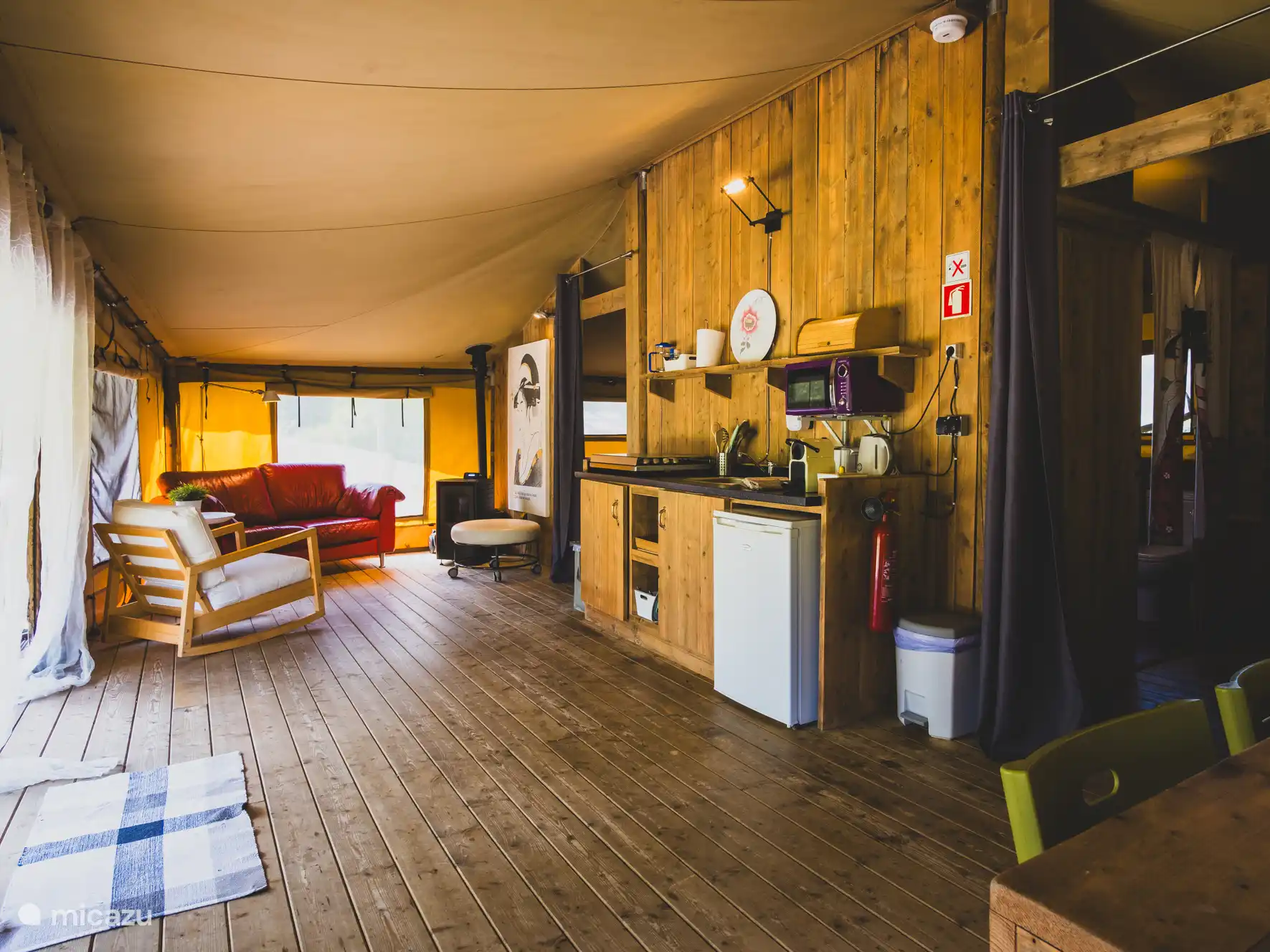 Wohnzimmer mit Küche