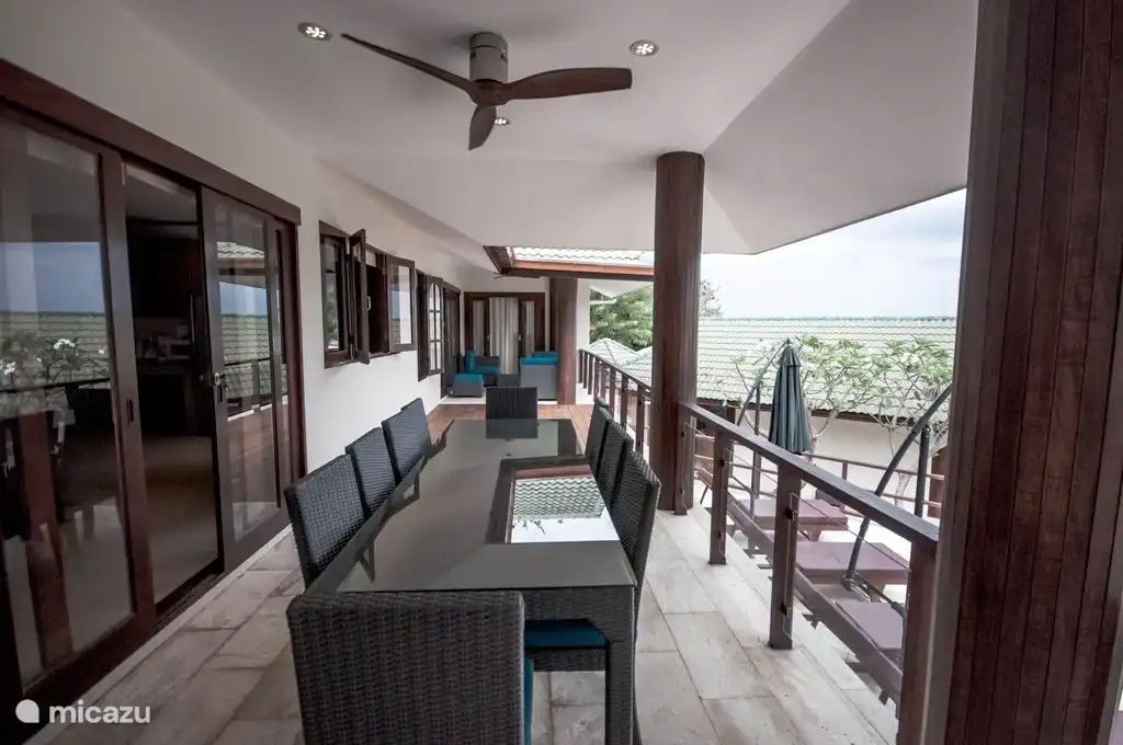 überdachte Terrasse