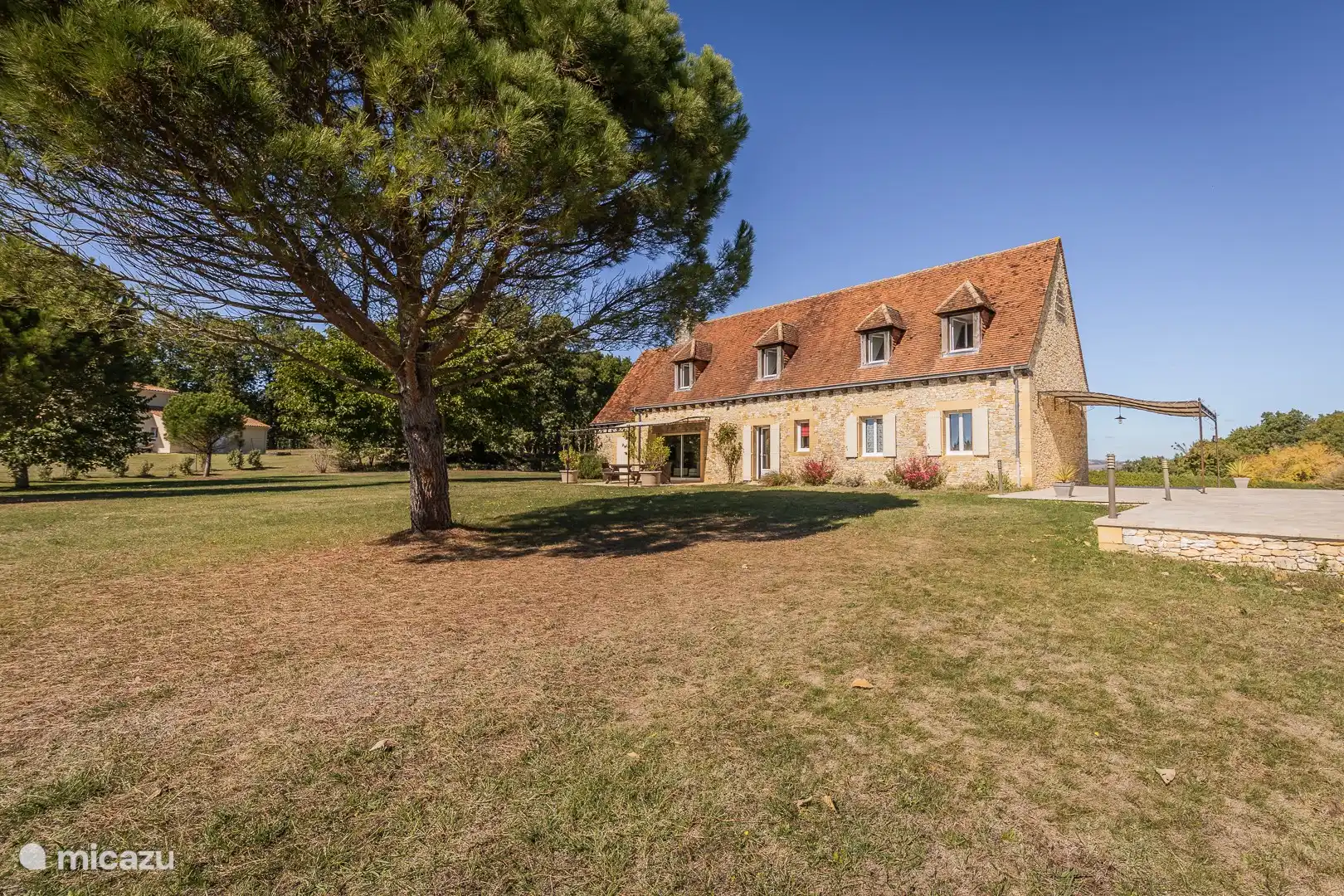 Ein schöner großer Garten