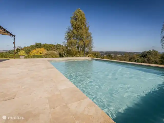 Bellevue | France, Dordogne, Les Farges - maison de vacances Une piscine avec vue sur la vallée