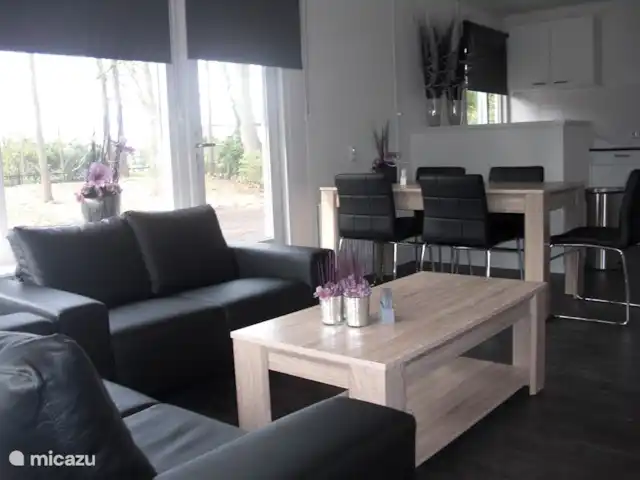 LuxeVakantiebungalow Denekamp Twente huren in Nederland, Overijssel, Denekamp - bungalow Woonkamer/eettafel