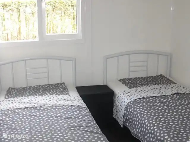 LuxeVakantiebungalow Denekamp Twente huren in Nederland, Overijssel, Denekamp - bungalow Slaapkamer met 2 1-persoonsbedden