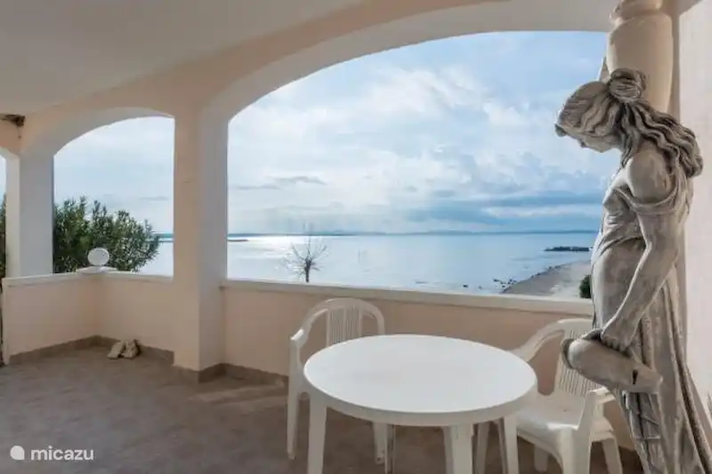 Rent a apartment apartment directly on beach in zadar, dalmatia ...