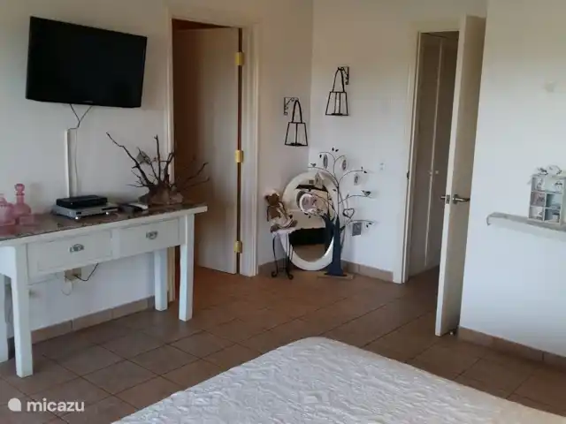 Lujosa villa con piscina privada en Aruba, Norte, Noord - villa Recámara principal con vista al jardín