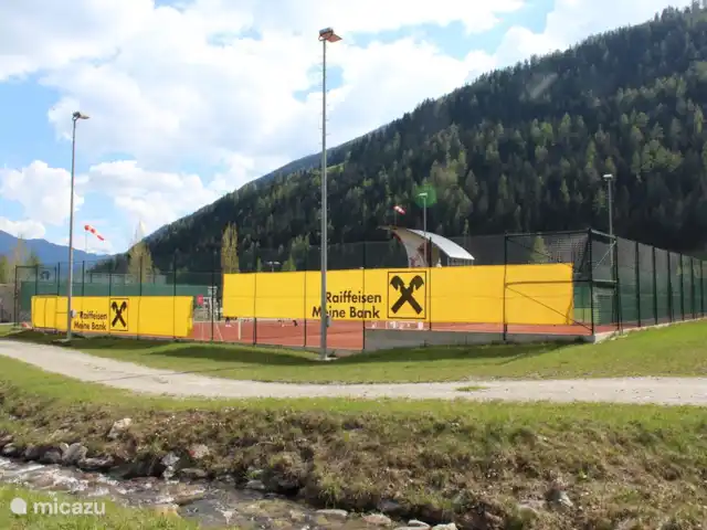 Zwei Tannen en Austria, Carintia, Grosskirchheim  - chalet Canchas de tenis en el pueblo