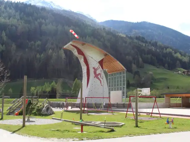 Zwei Tannen en Austria, Carintia, Grosskirchheim  - chalet Muro de escalada con parque infantil en el pueblo