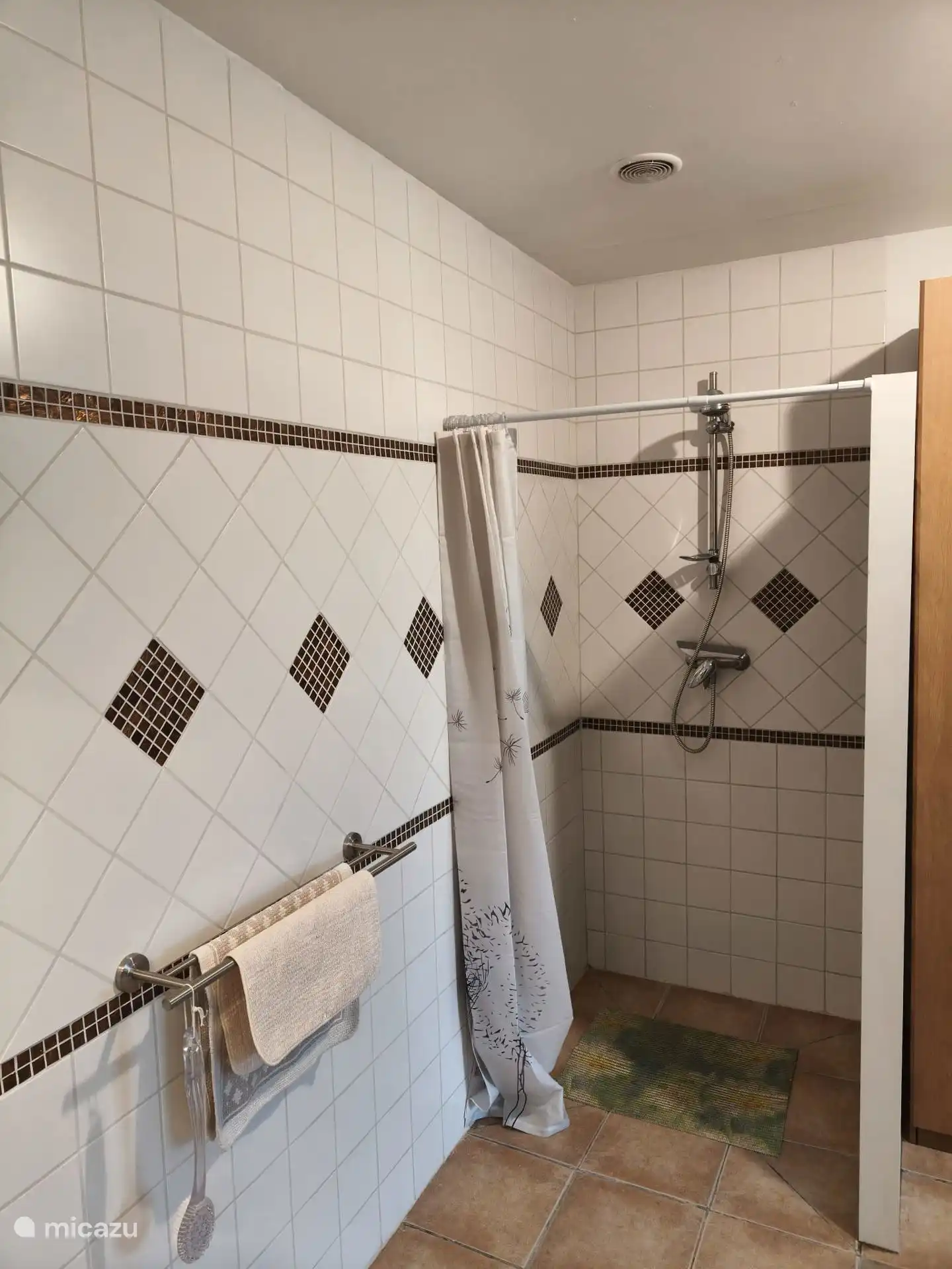 douche in de masterbedroom