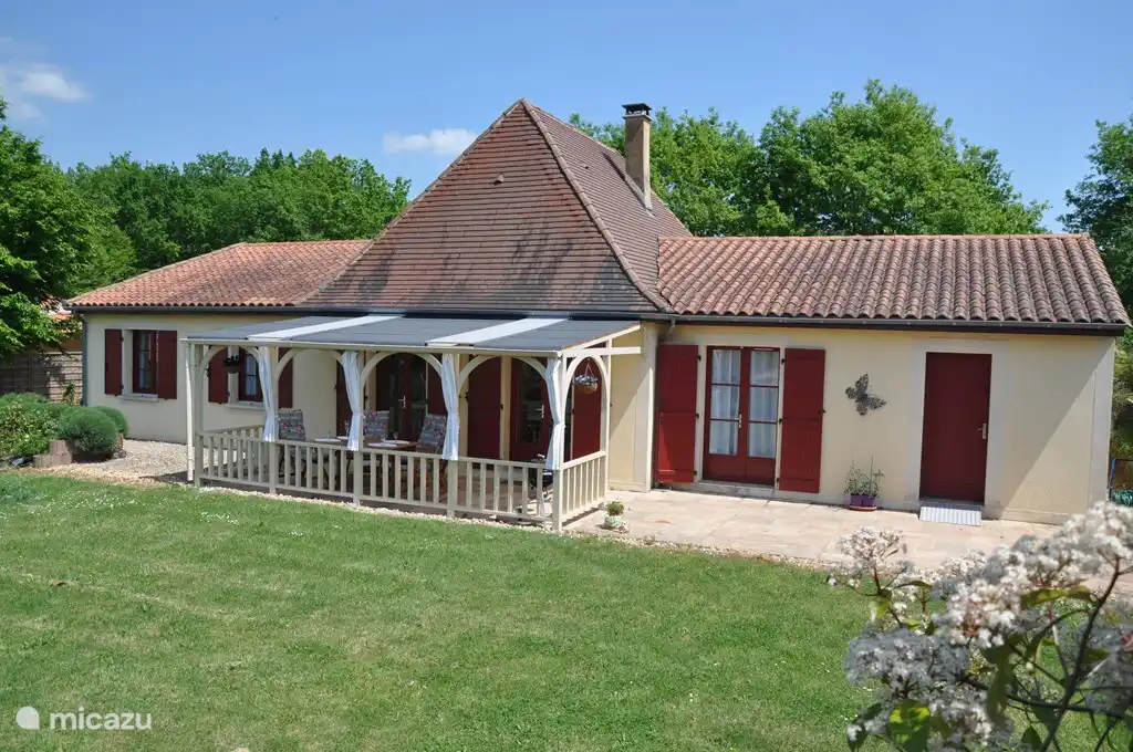 Hinterhaus mit Terrasse