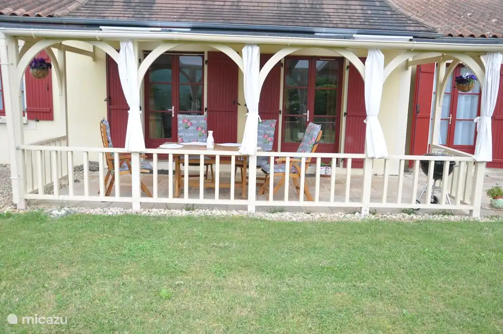 Hinterhof mit Terrasse