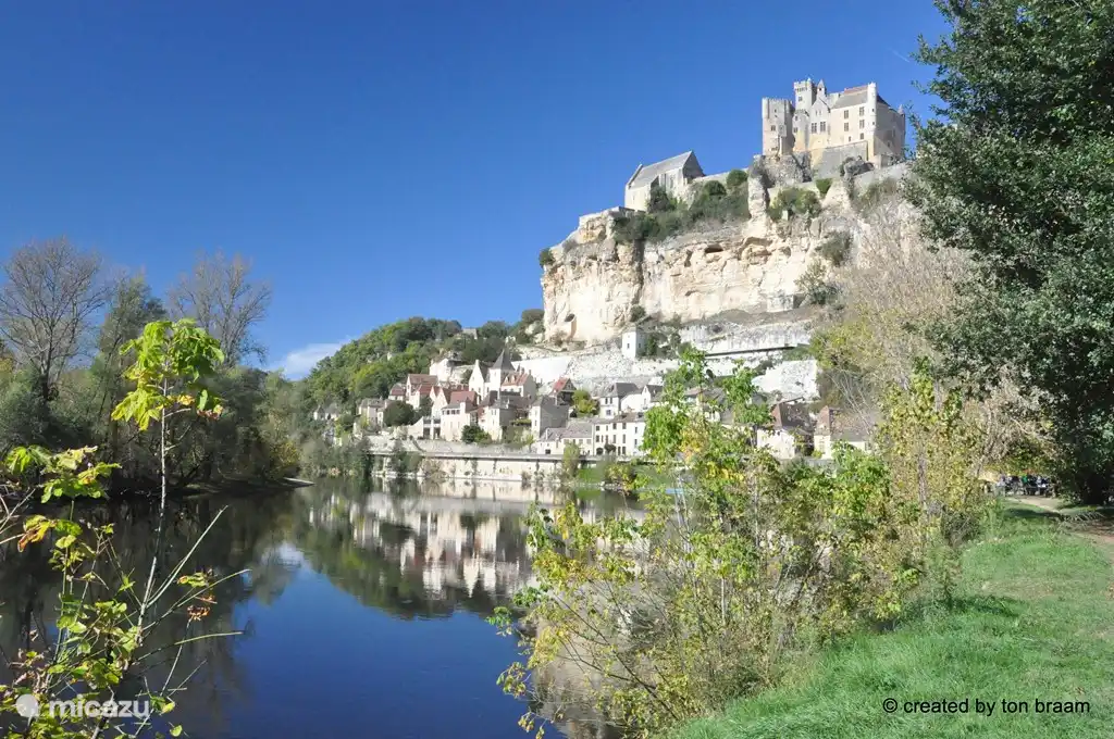 Schloss Beynac. Das authentischste Schloss im Perigord.