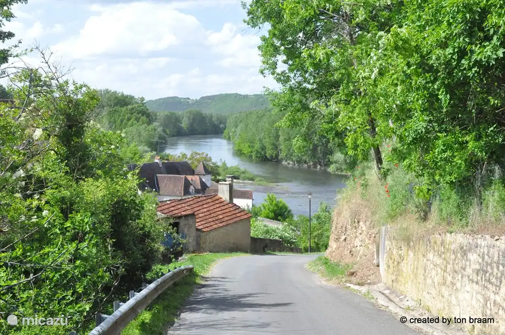 Pfad nach Envaux und der Dordogne