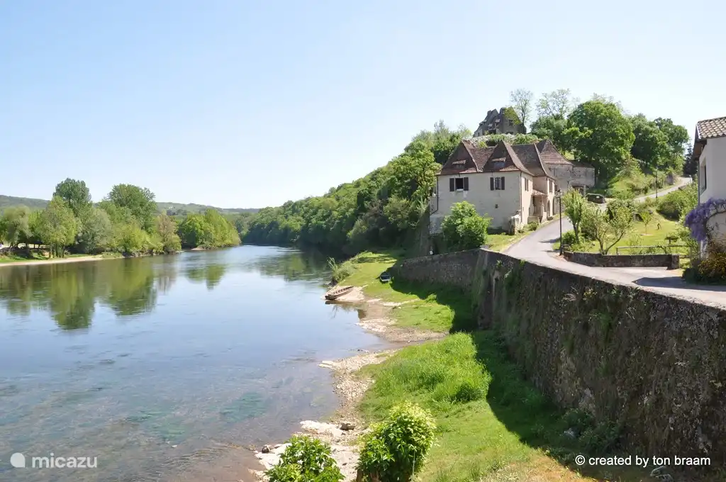 Envaux mit der Dordogne, wo Sie schwimmen und Kanu fahren können.