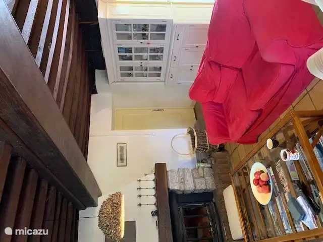 Das Wohnzimmer bietet viel Komfort und einen Kamin!