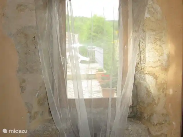 Wandelen, Frankrijk, Lot, Frayssinet, gîte / cottage Les Combes - 10 personen uitzicht oude huis woonkamer