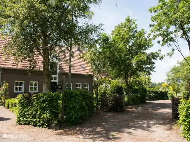 Maison d'hôtes The Front House | Pays-Bas, Brabant-Septentrional, Herpen - maison de vacances Entrée / Stationnement