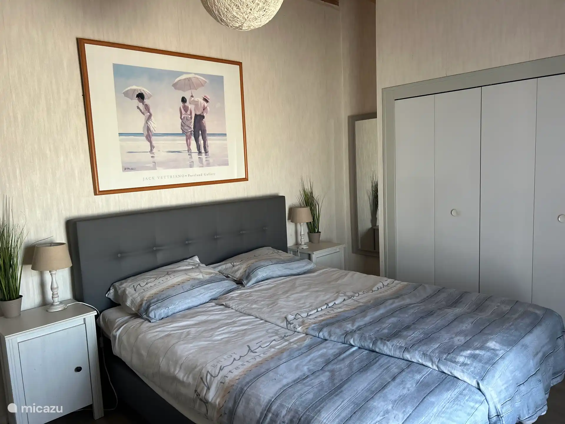 Chambre avec lit double à sommier