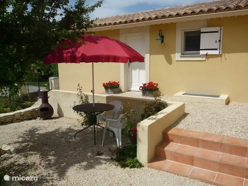 Eingang mit Terrasse