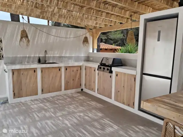 Villa Péndulo en España, Costa Blanca, Benissa - villa Preparar una barbacoa es pan comido con una cocina de este tipo.