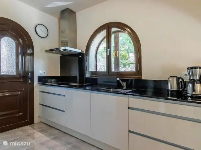 Villa Péndulo en España, Costa Blanca, Benissa - villa La cocina en la 1ª planta. Ambas cocinas están ricamente equipadas.