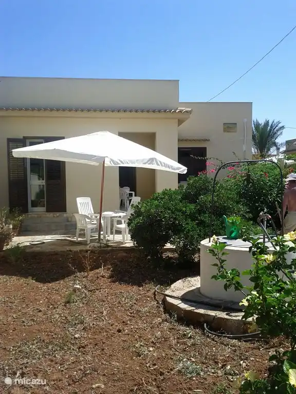 E la barca va in Italien, Sizilien, Mazara Del Vallo - bungalow