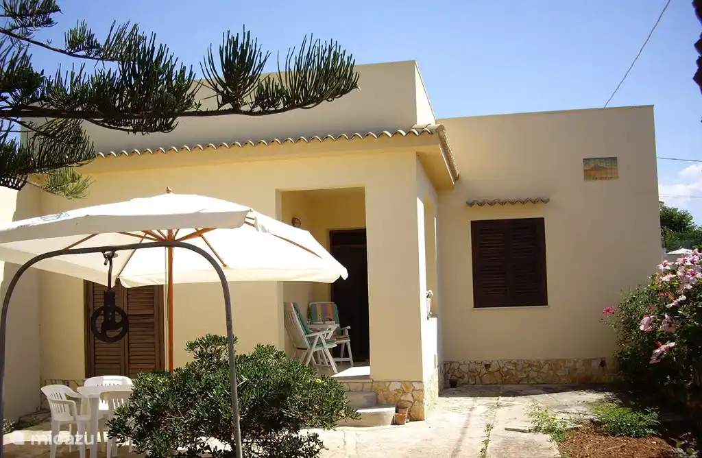 Front dieses kubistischen Hauses