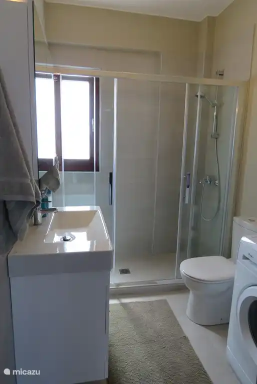 Modern ingerichte badkamer