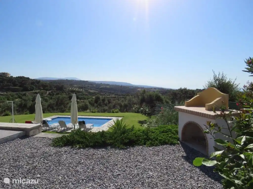 1000m2 privétuin met zonneterras, zwembad, BBQ, ...