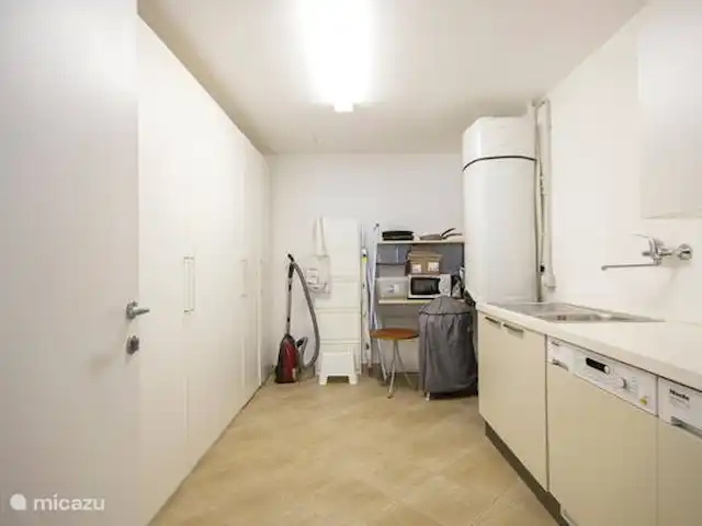 Appartement de luxe San Andrea Menaggio | Italie, Lac de Côme, Menaggio - appartement Buanderie privée séparée avec placard et machine à laver et sèche-linge. Pratique pour les valises.