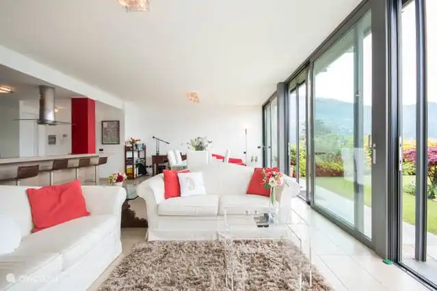 sala de estar con sofá cama doble