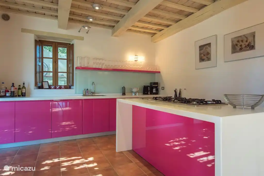 Geräumige fröhlich Küche Kochen Spaß für viele