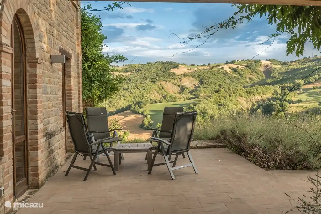 Terrasse zum Wohnzimmer aus