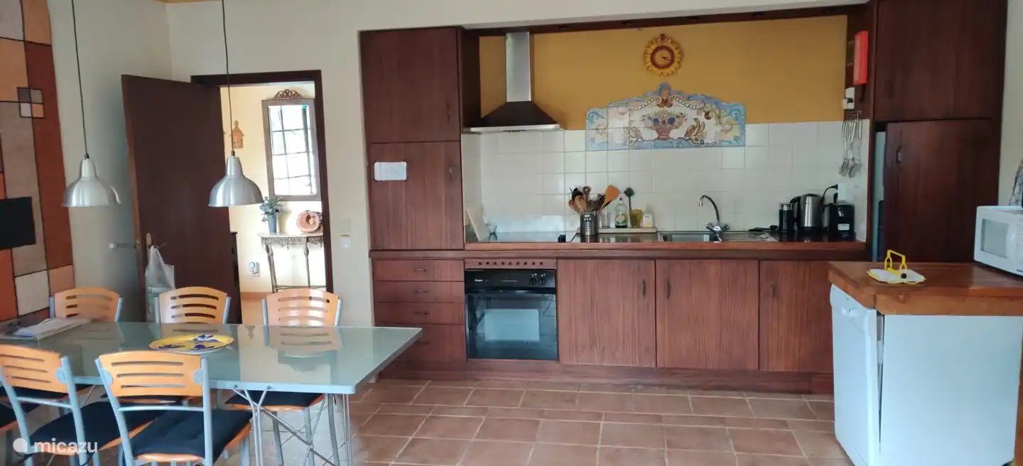 The open kitchen, fully equipped