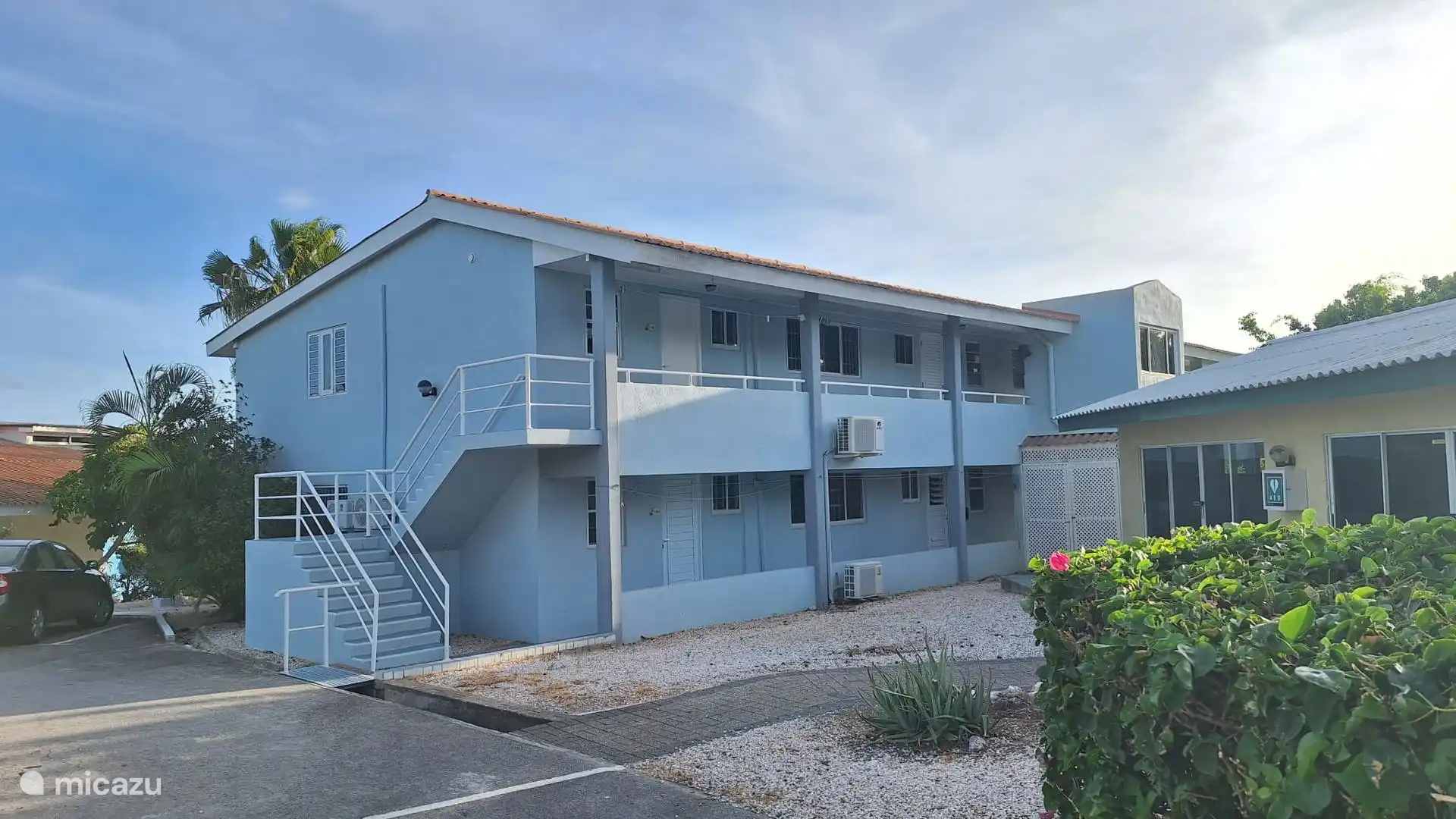 Zij aanzicht van het Appartementencomplex. 