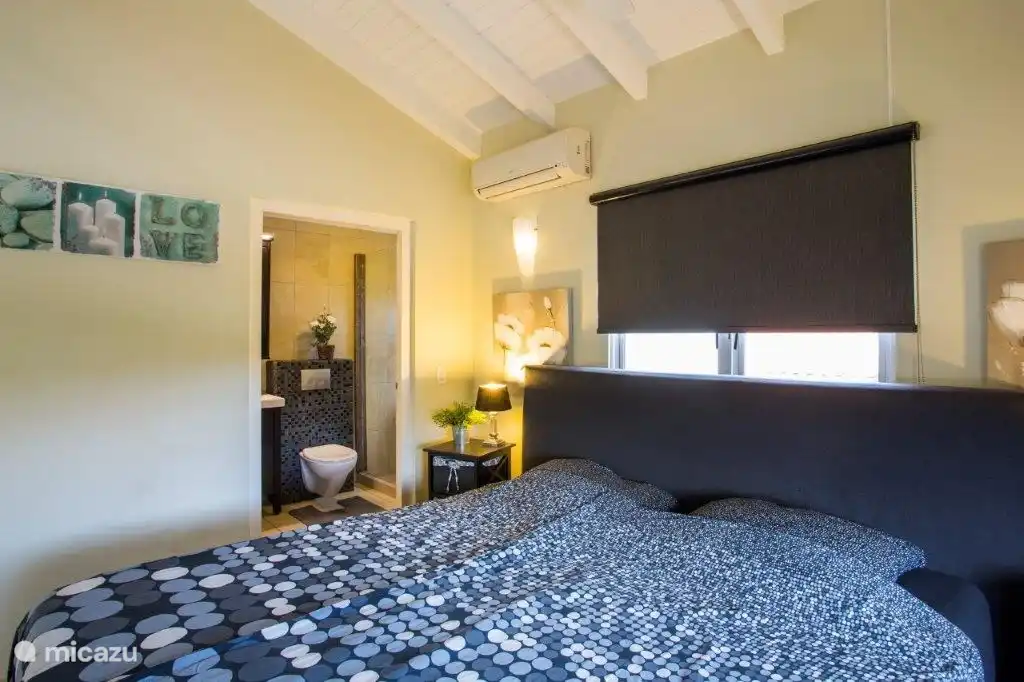 Hauptschlafzimmer mit eigenem Bad