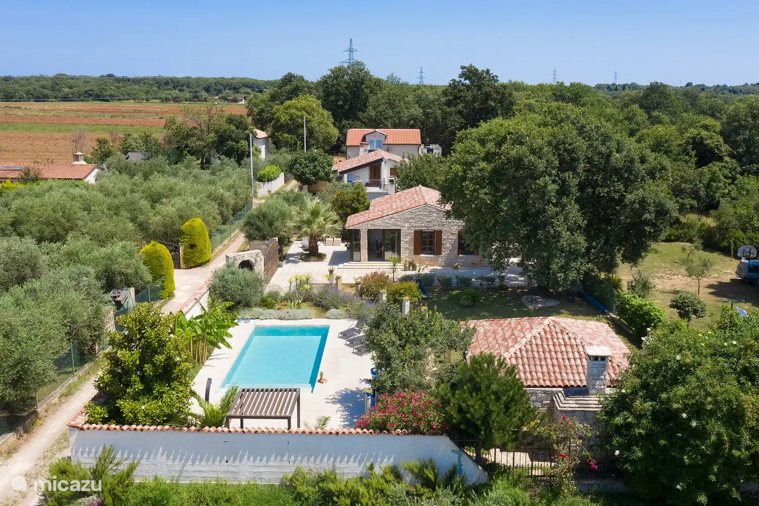 Vista aérea de toda la propiedad privada. 