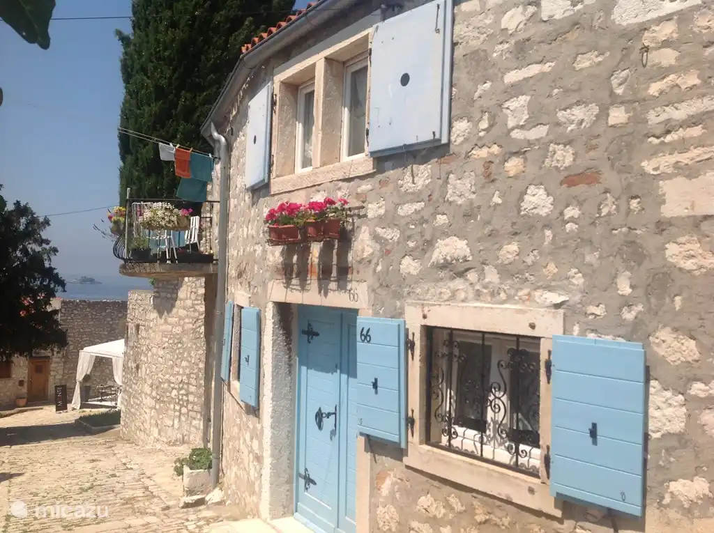 Muchos pueblos con muchas pequeñas tiendas y restaurantes. Es bueno tomar fotos hermosas.