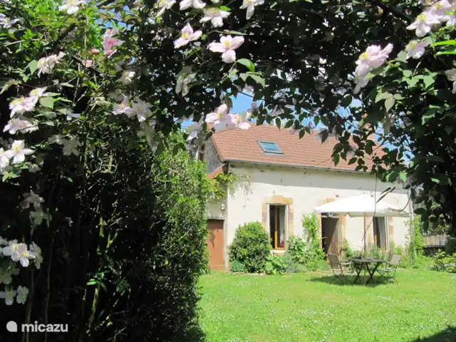 Location de Vacances France, Cher, Vesdun, maison de vacances - Gîte Jardin de Jauny Location de Vacances France, Cher, Vesdun, maison de vacances - Gîte Jardin de Jauny